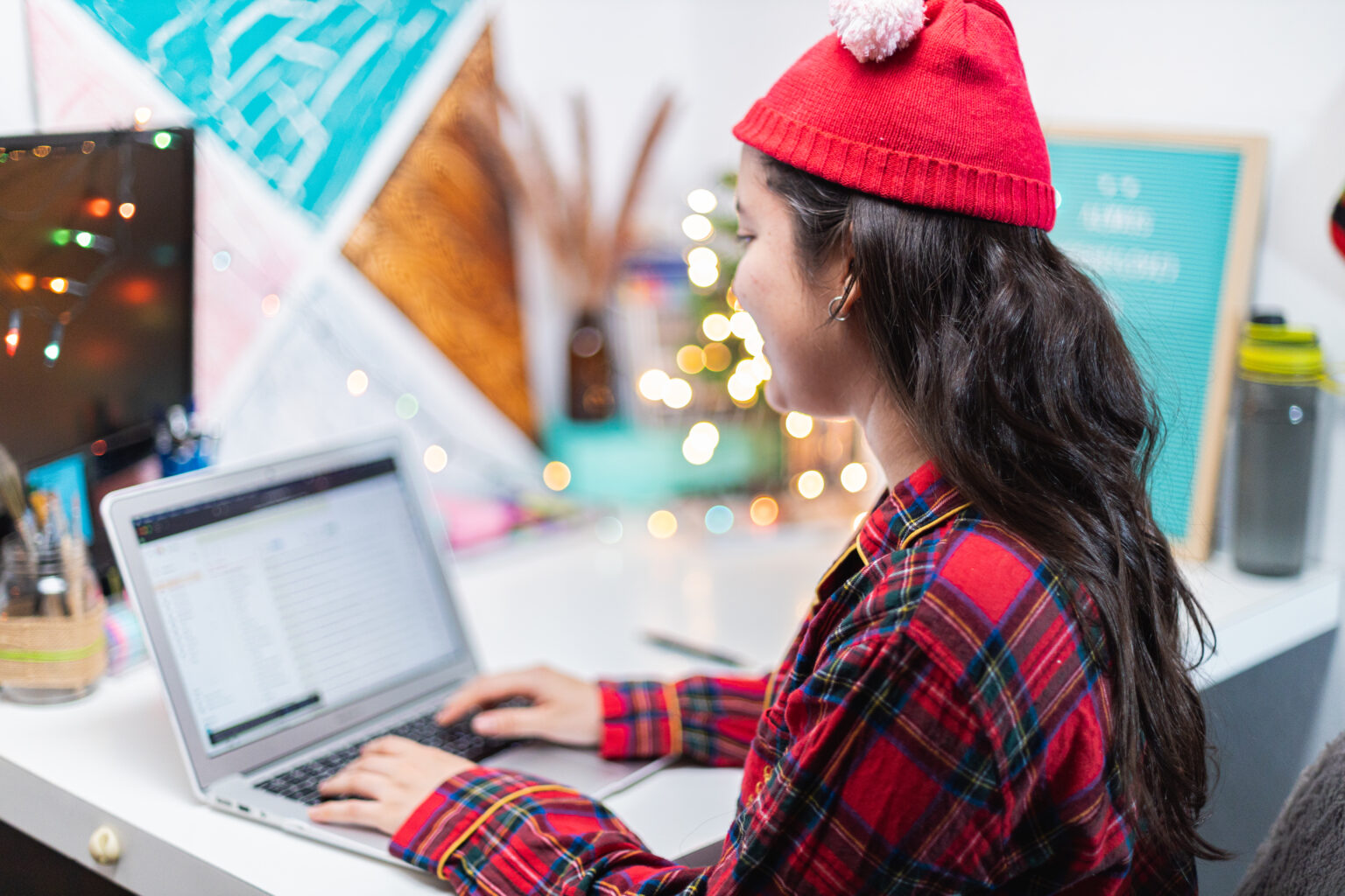 Overcome the Challenges of Working from Home During the Holiday Season