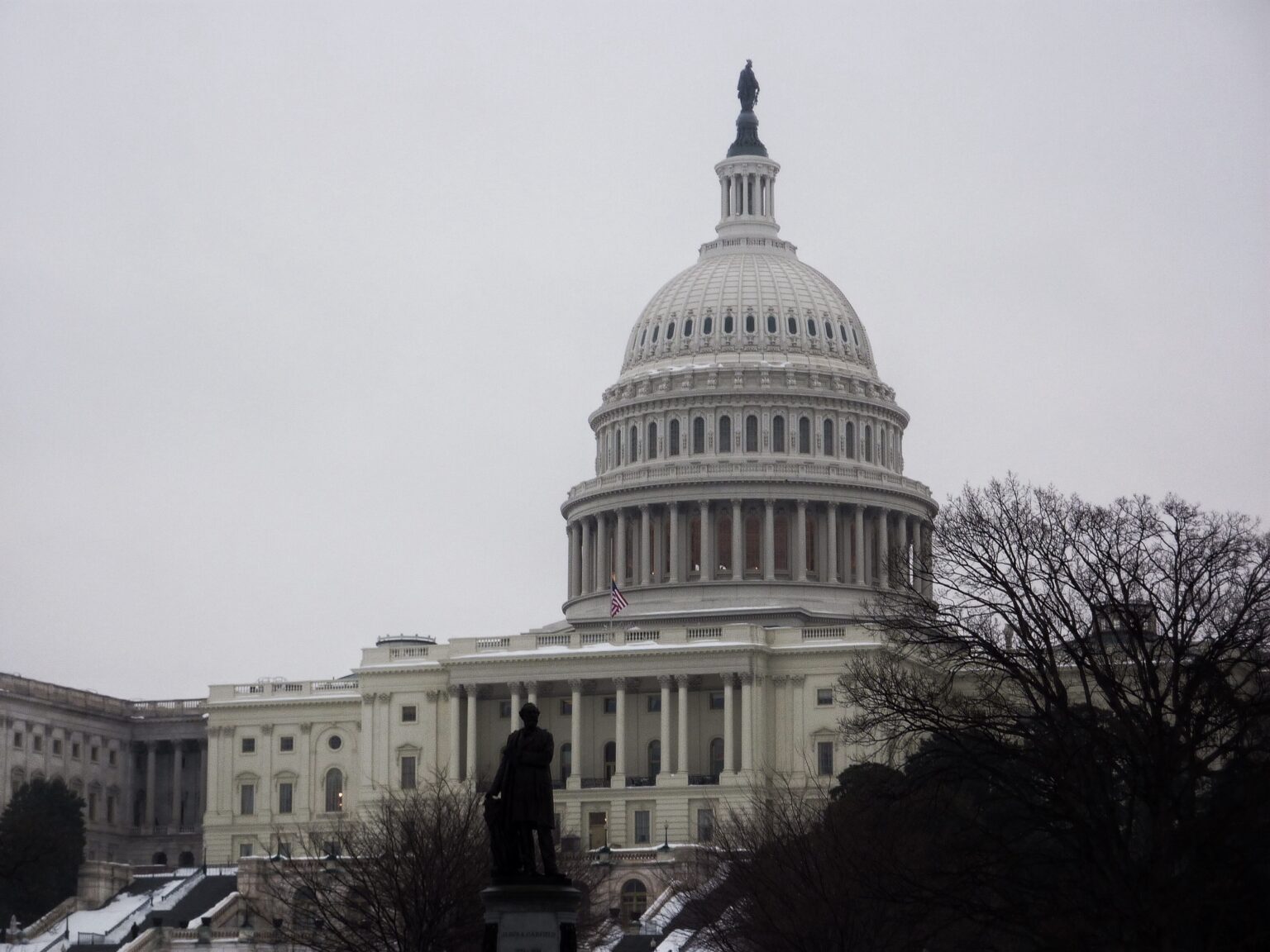 States and Industry Guiding Healthcare AI Use in the Absence of Federal Regulation